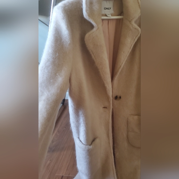 Coat - Picture 2 of 5